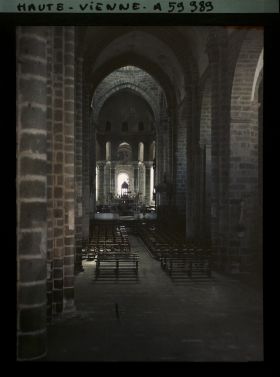 Image représentant La nef de la collégiale saint-Pierre