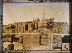 Image représentant Obélisques du temple de Khonsou depuis le sanctuaire du Moyen Empire du temple d'Amon-Râ