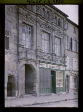 Image représentant Ville haute : Place de la Halle
