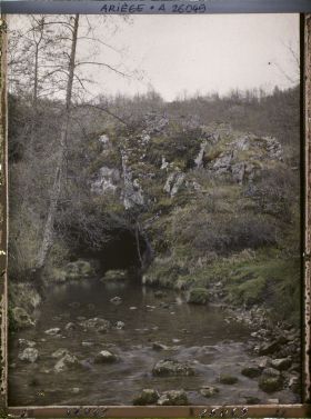 Image représentant L'entrée de la grotte du Tuc d'Audoubert