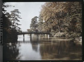 Image représentant Les jardins de la villa impériale Shugakuin Rikyû : l'étang Yokuryu et le pont Do-bashi