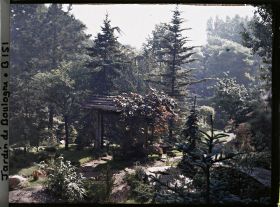 Image représentant Passerelle en bois du " sanctuaire japonais ", proche de la porte d'accès au " village japonais "