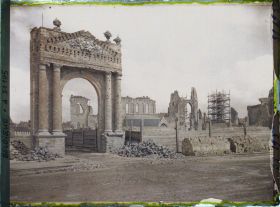 Image représentant Belgique, Ypres, Entrée de l'Evêché et ruines de la Cathédrale St Martin