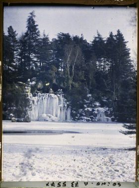 Image représentant Cascade gelée au bois de Boulogne