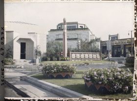 Image représentant L'Exposition des arts décoratifs, Pavillon du Gant (Grenoble), sur l'esplanade des Invalides