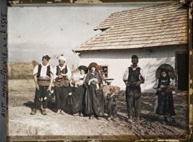 Image représentant Une famille Serbe près des sources de la Bosna