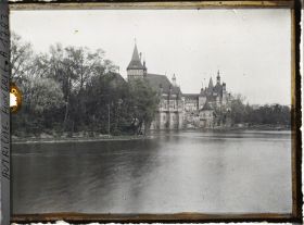 Image représentant Le musée de l'agriculture, réplique d'un château ancien