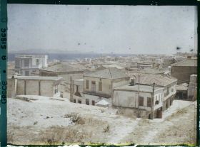 Image représentant Quartier en bord de mer, (vue depuis La Canée). Au fond, l'Ile Standia (actuelle Ile Dia)