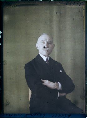 Image représentant Le général Emile  https://musee-albert-kahn.s-museum.fr/home/NWQ2OTAwYzNmYjZlZTk1ZWQwODJmMjY4L2dlbmVyaWMtbm90aWNlLXRhYi9hdXRob3JpdHkvNjE3YTc5ZjVjZjhiODk2OGIzMzM3ZDIx/5d6900c3fb6ee95ed082f268/generic-notice-tab/authority/617a79ebcf8b8968b33378b2 Thomas