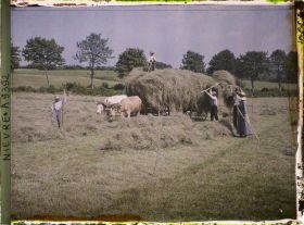 Image représentant Le chargement d'un char de foin