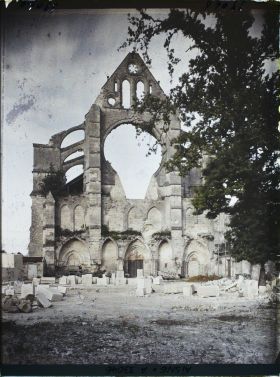 Image représentant France, Longpont, Façade de l' Abbaye
