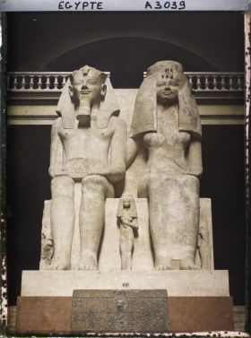 Image représentant Statue d'Amenophis III et de Tiyi au musée égyptien
