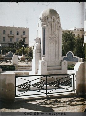 Image représentant Le monument érigé en l'honneur de Paul Bourde