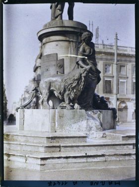 Image représentant Socle de la statue de Louis XV, place Royale