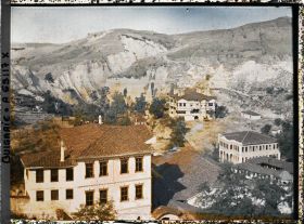 Image représentant Bâtiments modernes à la périphérie de la ville