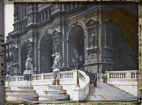 Image représentant Portique de l'église de la Sainte-Trinité, actuelle place d'Estienne-d'Orves