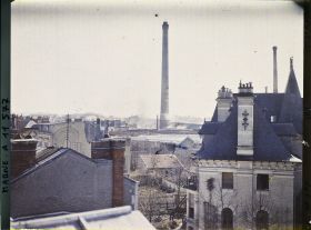 Image représentant Eclatement d'obus près d'une usine