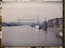 Image représentant Le port et la Seine vers l'aval prise du pont Boieldieu
