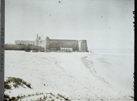 Image représentant La casbah construite sur le rivage