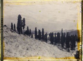 Image représentant Vers le cimetière d'Eyüp sous la neige avec la Corne d'Or à l'arrière plan