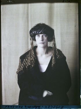 Image représentant https://musee-albert-kahn.s-museum.fr/home/NWQ2OTAwYzNmYjZlZTk1ZWQwODJmMjY4L2dlbmVyaWMtbm90aWNlLXRhYi9hdXRob3JpdHkvNjE3YTc5ZjVjZjhiODk2OGIzMzM3ZDIx/5d6900c3fb6ee95ed082f268/generic-notice-tab/authority/617a79ebcf8b8968b3337059 Madame Salomonia Kamenka