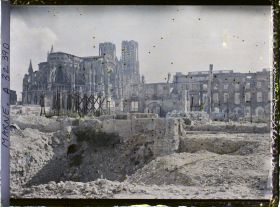Image représentant France, Reims, Cathédrale, Vue de la rue Cérès