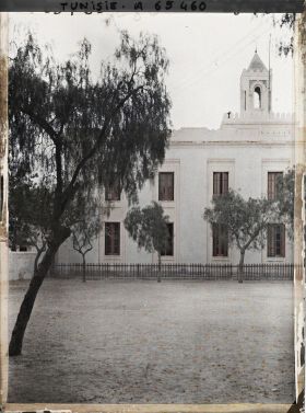 Image représentant La deuxième cour de l'école supérieure de garçons