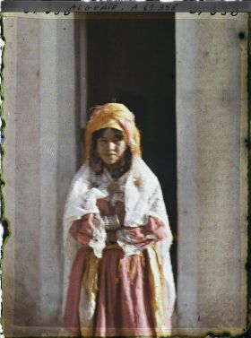 Image représentant Une jeune fille de la tribu des Ouled Sazah (Touggourt)