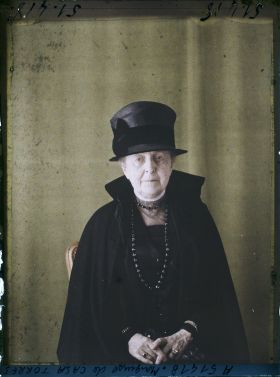 Image représentant https://musee-albert-kahn.s-museum.fr/home/NWQ2OTAwYzNmYjZlZTk1ZWQwODJmMjY4L2dlbmVyaWMtbm90aWNlLXRhYi9hdXRob3JpdHkvNjE3YTc5ZjVjZjhiODk2OGIzMzM3ZDIx/5d6900c3fb6ee95ed082f268/generic-notice-tab/authority/617a79ebcf8b8968b3336a3f Marquise de Casa Torrès