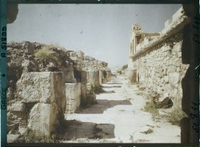 Image représentant Dans la partie occidentale du Palais, le corridor des magasins (réserves de denrées), vu vers le nord