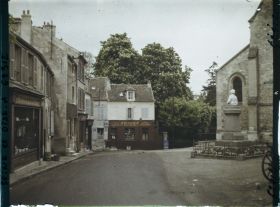 Image représentant Ile de France, Louveciennes, La place de l'Eglise