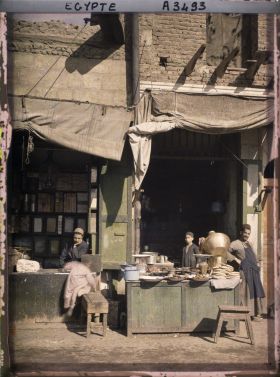 Image représentant Deux boutiques dans la ville