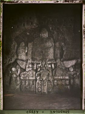 Image représentant France, Brantôme, L'abbaye fondée par Charlemagne les sculptures de la grotte qui servit d'église