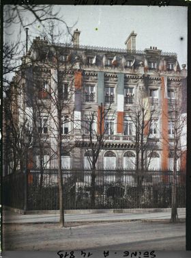 Image représentant Un hôtel des Maréchaux décoré pour l'armistice place de l'Etoile