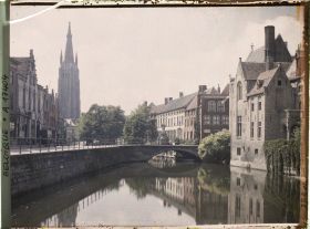 Image représentant Belgique, Bruges, Le Quai du Rosaire et la flèche Notre Dame.
