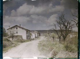 Image représentant France, Les Eparges, Entrée Ouest du Village
