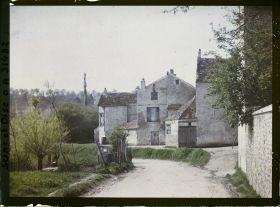 Image représentant France, Fontenay-Fleuri, Sortie est vers la route de St Cyr