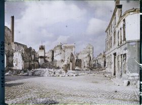 Image représentant Ruines à l'angle de la rue des Trois Raisinets et de la rue de l'Isle