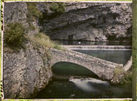 Image représentant France, Cahors, Ensemble de la fontaine des Chartreux