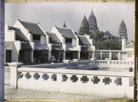 Image représentant L'Exposition Coloniale Internationale de 1931, boutiques et temple d'Angkor Vat