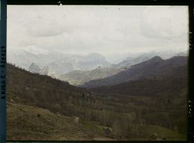 Image représentant Panorama du col de Port sur le fond de Tarascon, au milieu, le Soudour qui domine la commune