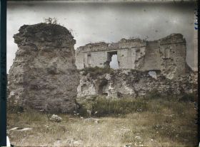 Image représentant France, Coucy le Château, Ruines de la Salle des Preux et ruines du Donjon