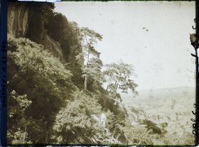 Image représentant La plaine vue du sommet de la montagne