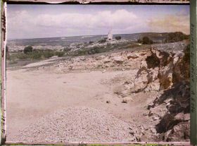 Image représentant Vue panoramique de la ville, avec un moulin