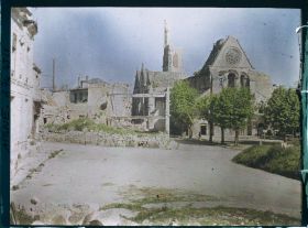 Image représentant Vue générale de la place de l'église