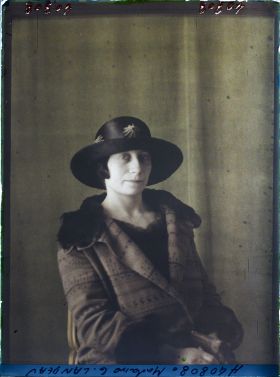 Image représentant https://musee-albert-kahn.s-museum.fr/home/NWQ2OTAwYzNmYjZlZTk1ZWQwODJmMjY4L2dlbmVyaWMtbm90aWNlLXRhYi9hdXRob3JpdHkvNjE3YTc5ZjVjZjhiODk2OGIzMzM3ZDIx/5d6900c3fb6ee95ed082f268/generic-notice-tab/authority/617a79ebcf8b8968b3337115 Madame Rachel Landau-Lévy