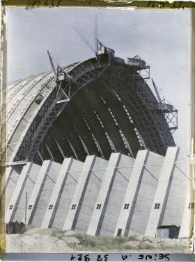 Image représentant Vue d'un des hangars à dirigeables en construction