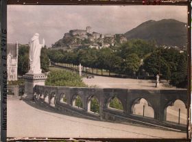 Image représentant France, Lourdes, Le Château pris de la Basilique