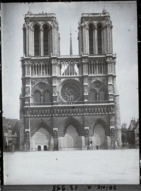 Image représentant Notre-Dame de Paris protégée contre les bombardements