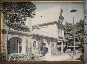 Image représentant L'Exposition des arts décoratifs, Le Village français, Maison d'Alsace, architecte Haug